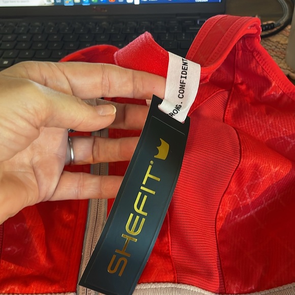 NWT- She Fit Ultimate Sports Bra - Picture 5 of 5